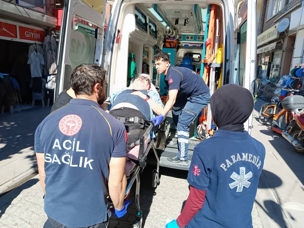 Dikkat, herkesin başına gelebilir! Kaldırımda yürürken kanlar içinde kaldı 1